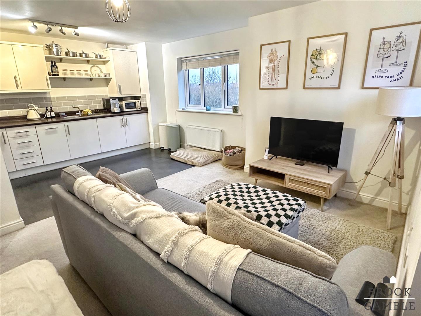 2 Bedroom Flat. Kensington Way in Polegate,  3